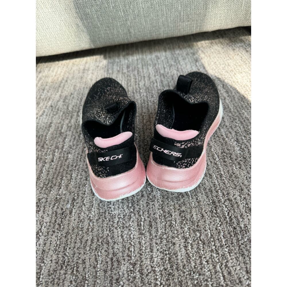 Girls Skechers Slip On Sneakers - Picture 4 of 9